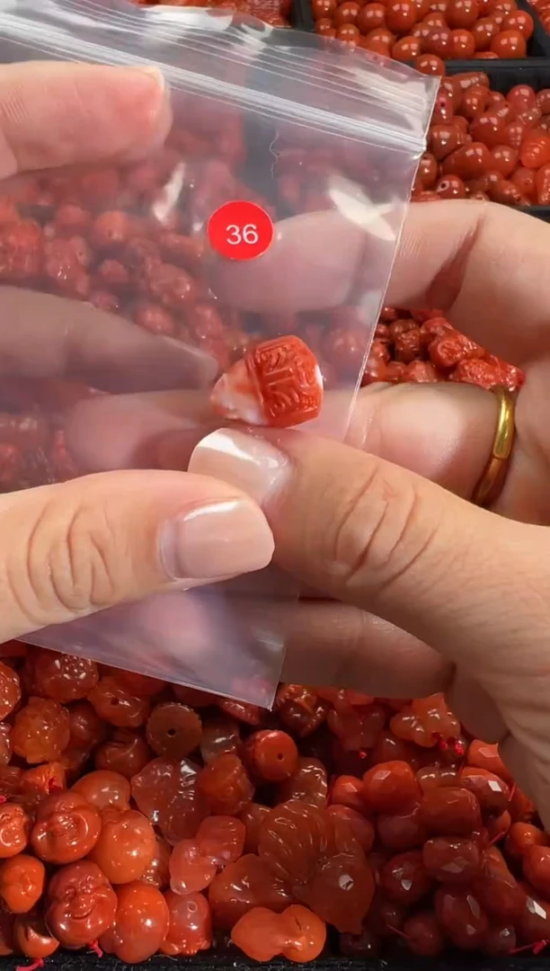 颈饰未镶嵌南红玛瑙1