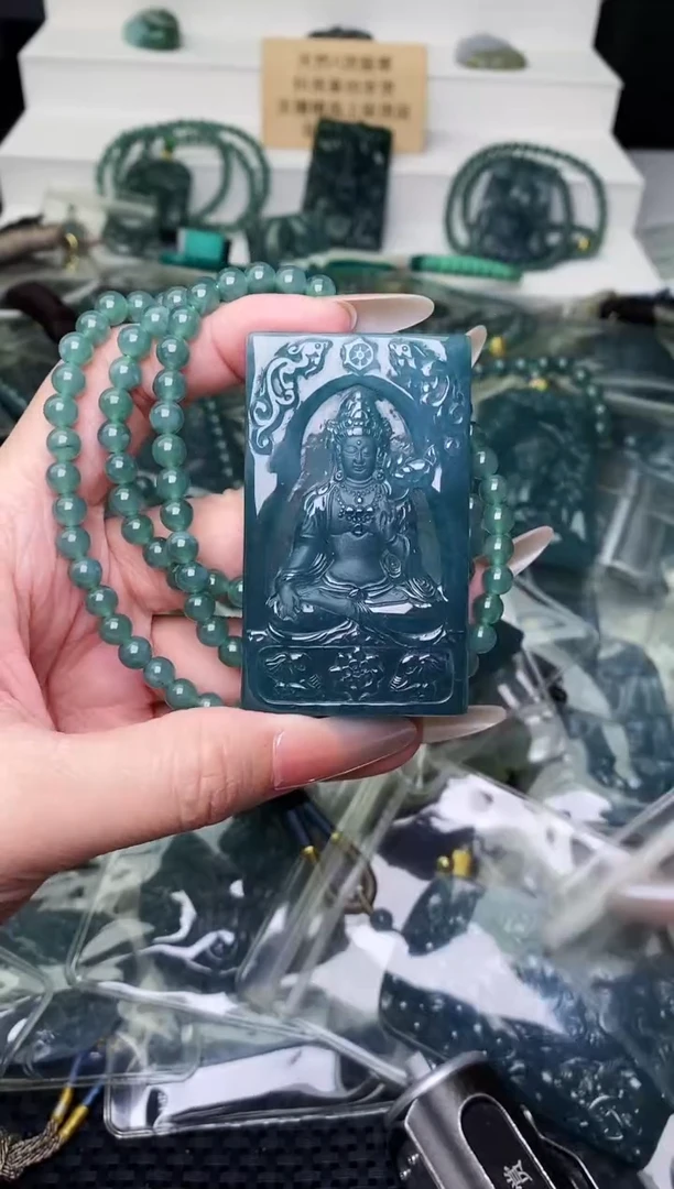 颈饰未镶嵌翡翠