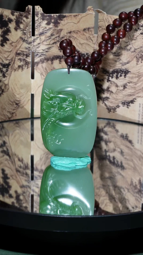未镶嵌和田玉挂件84.7克俄料碧玉龙牌挂件