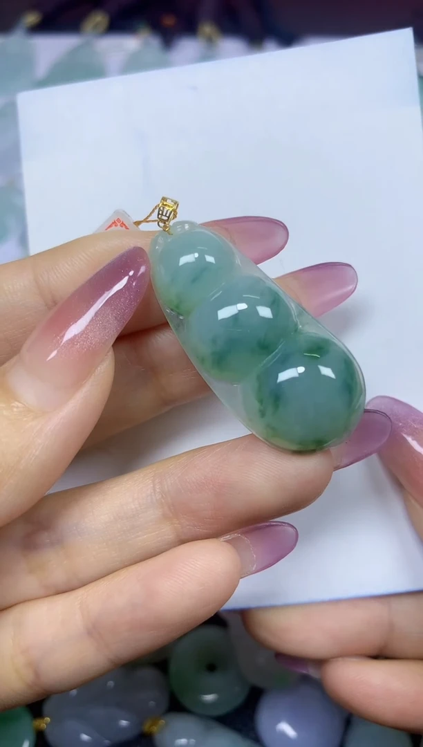 翡翠18K金镶嵌颈饰挂件