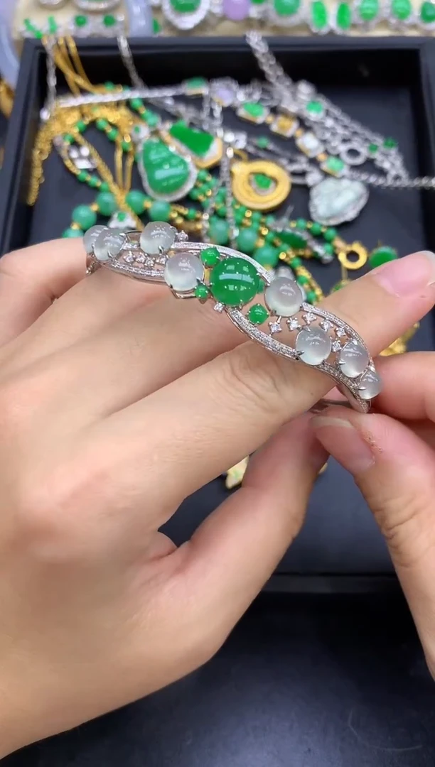 18K金镶嵌手镯翡翠630-中国好珍宝