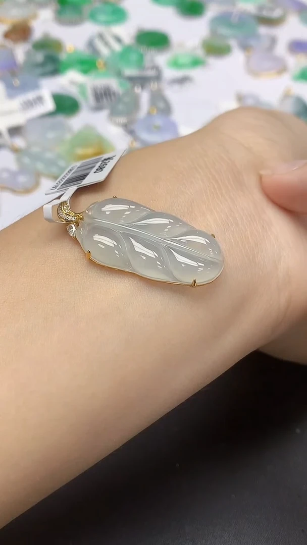 翡翠18K金镶嵌颈饰天然缅甸a货翡翠