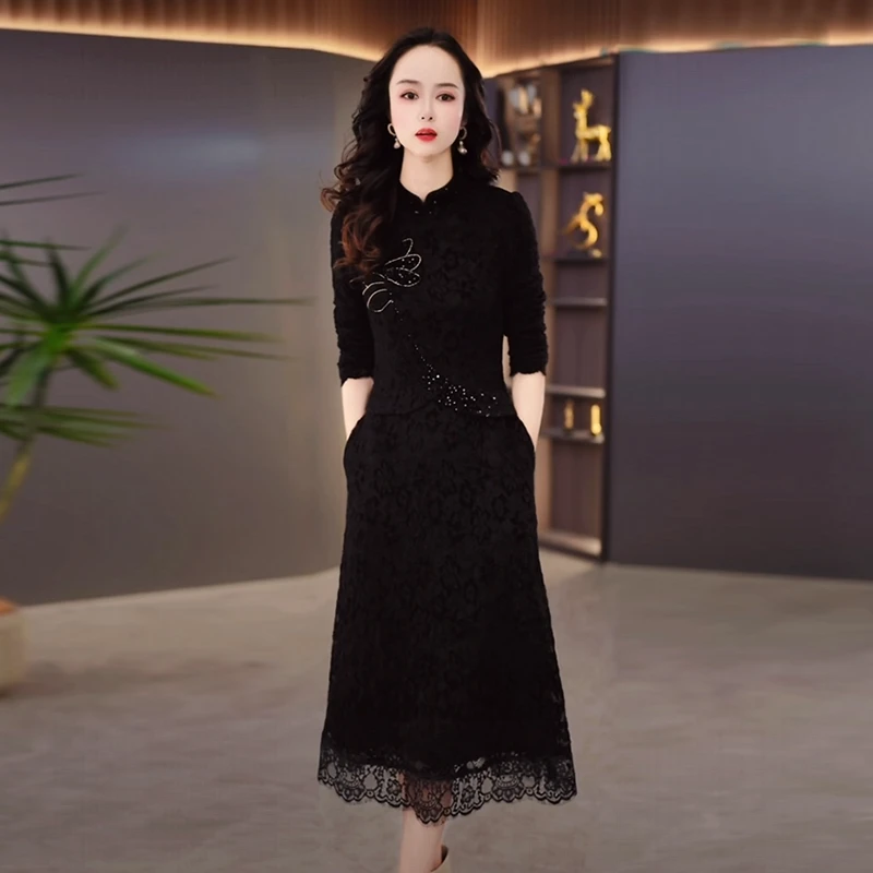 立体浮雕绒气质轻奢高级感女装2025秋冬新款时尚黑色打底连衣裙子