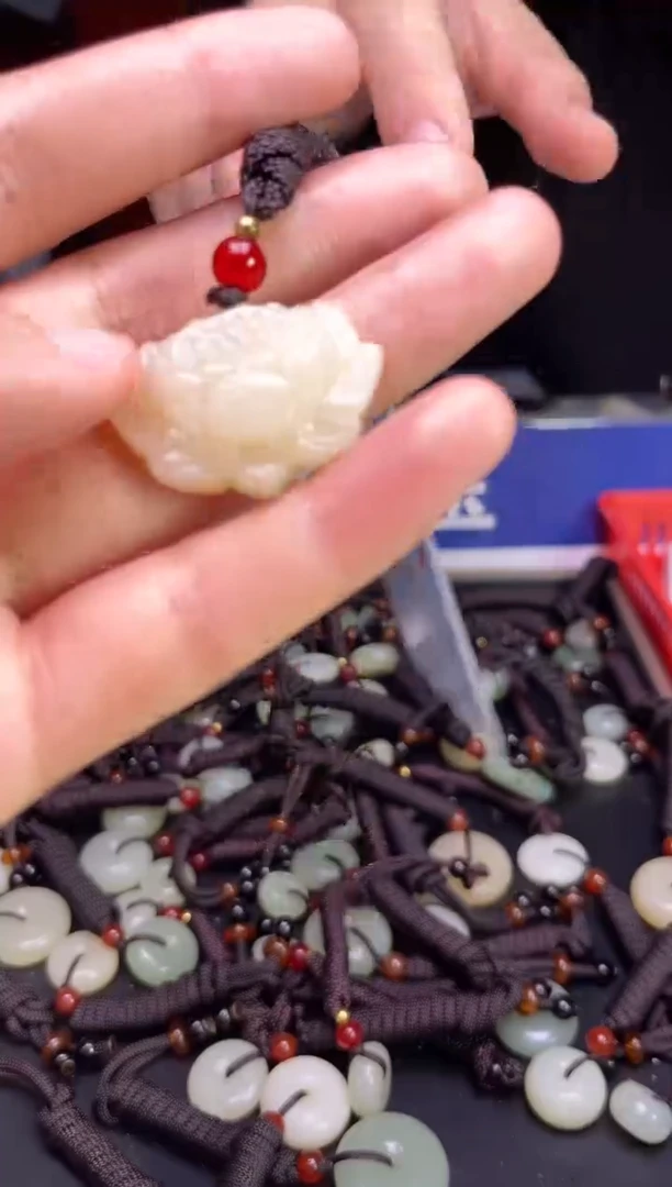 未镶嵌和田玉挂件1