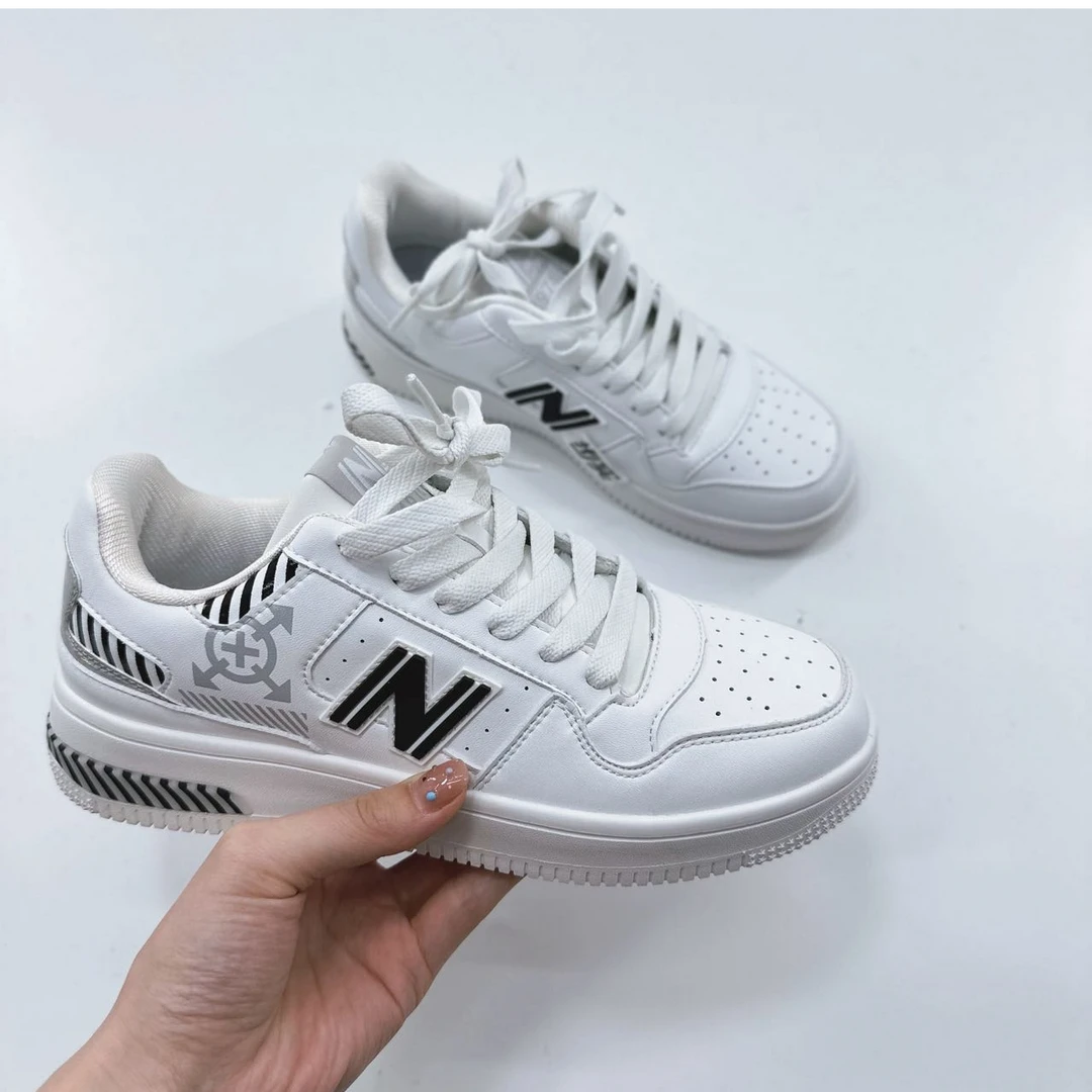 80021高端专享四季款舒适运动鞋白/黑（成人运动鞋）