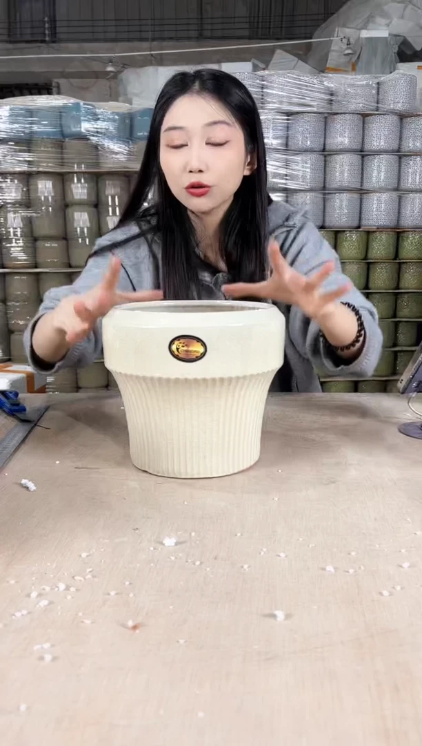 【闪购商品】陶瓷圆口半条纹裂纹米黄中号21x19