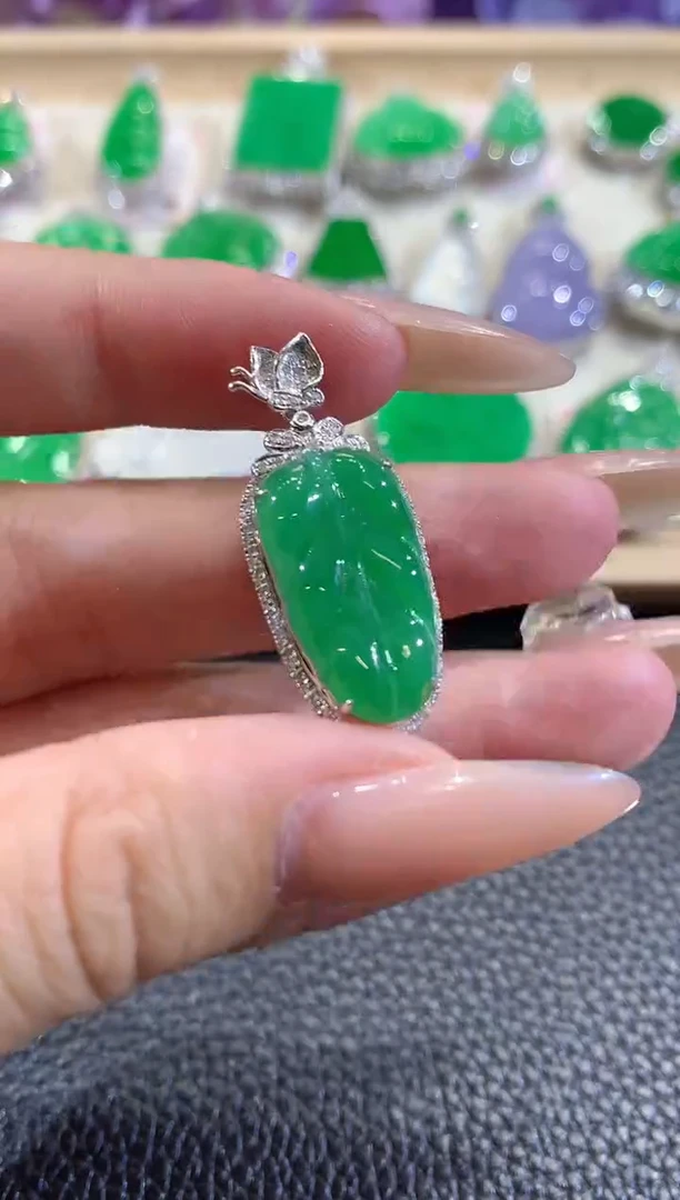 吊坠(不含链)18K金镶嵌翡翠A15