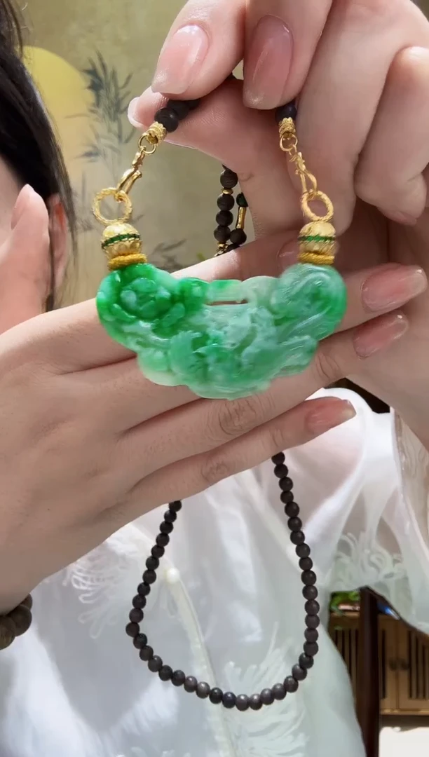 颈饰未镶嵌翡翠吊坠