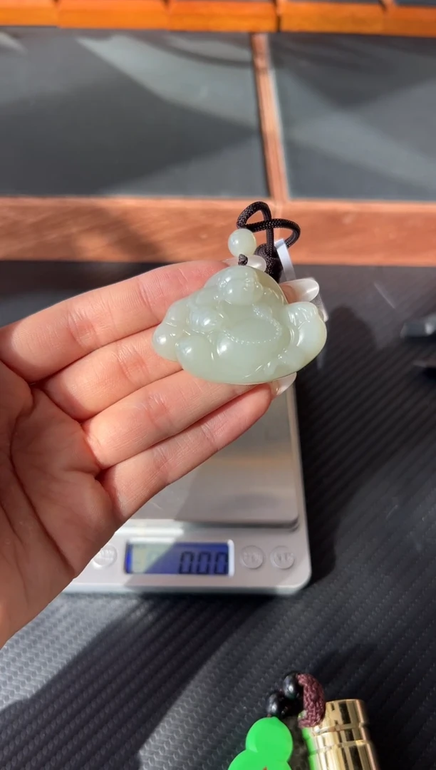 吊坠(赠链)未镶嵌和田玉且末微色差近矿吊坠