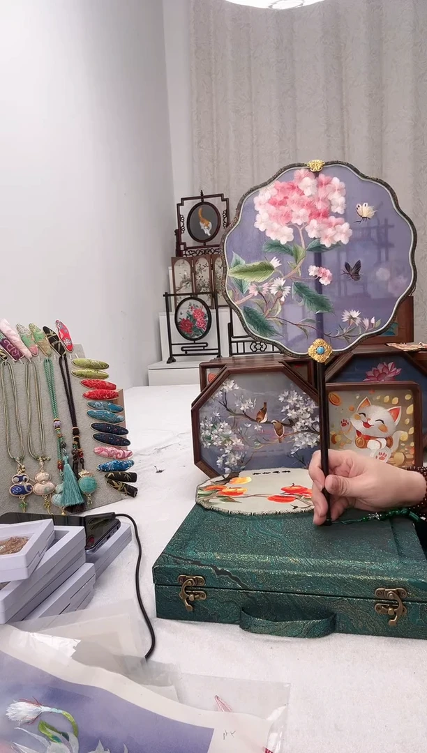 扇子苏绣作品手工团扇