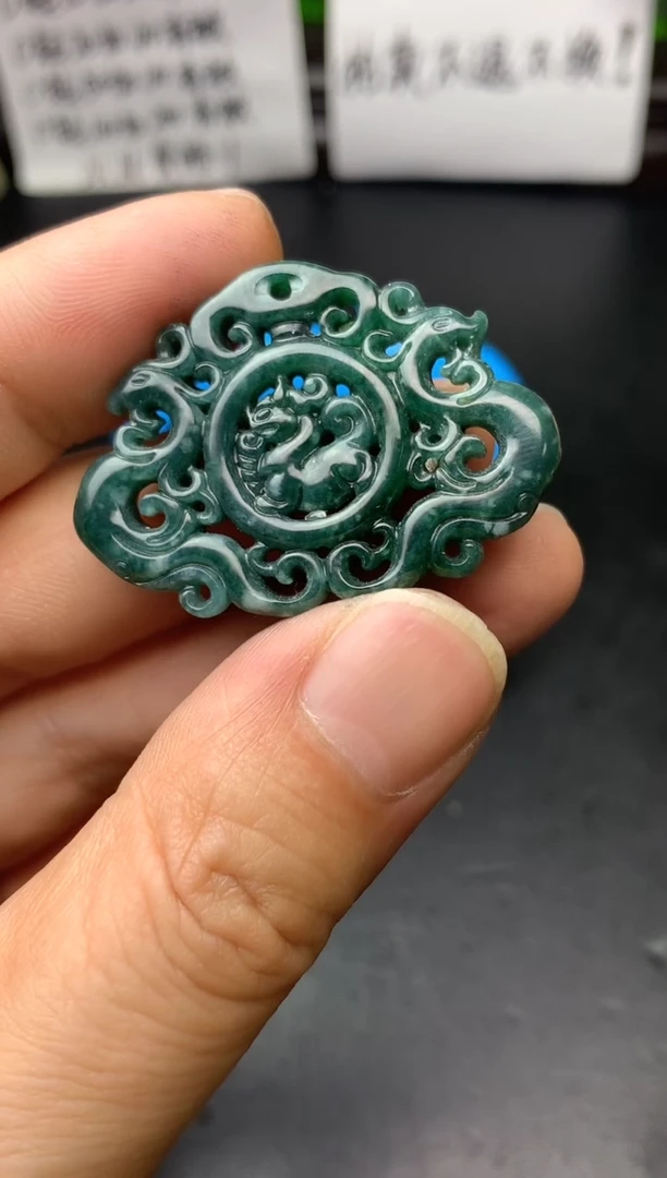 颈饰未镶嵌翡翠天*挂件