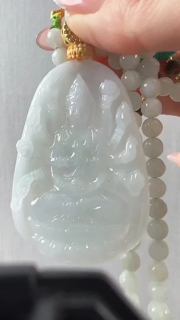 颈饰未镶嵌翡翠千手观音