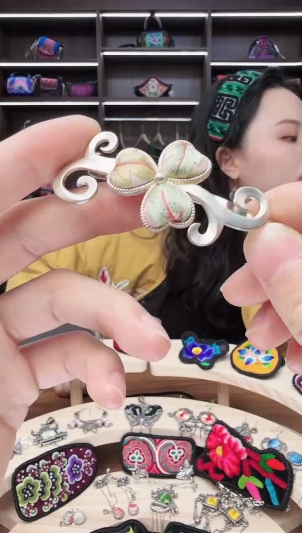 织绣15蒙阿苏苗绣传承店