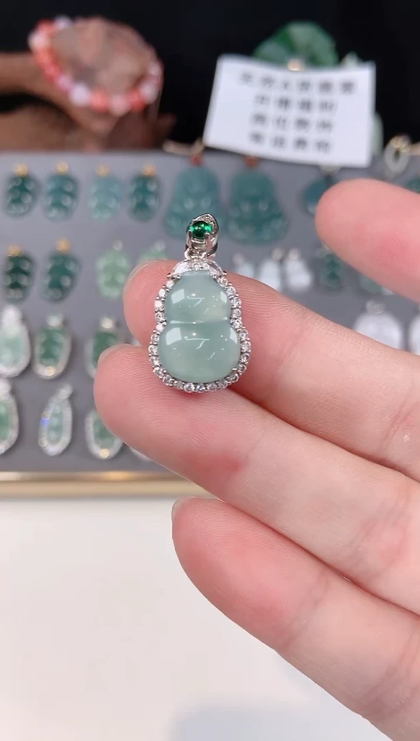 颈饰未镶嵌翡翠天然A货翡翠挂件