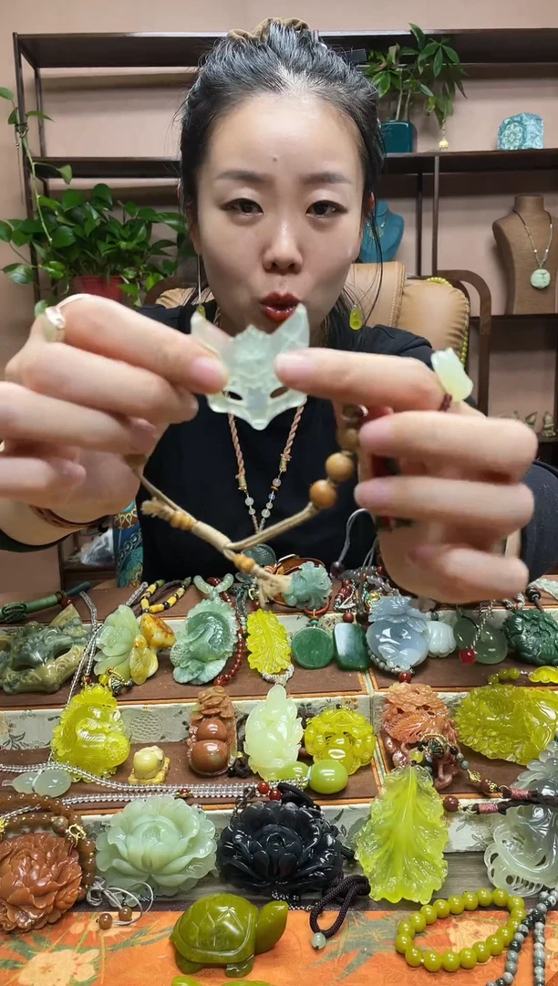 未镶嵌岫玉颈饰·1