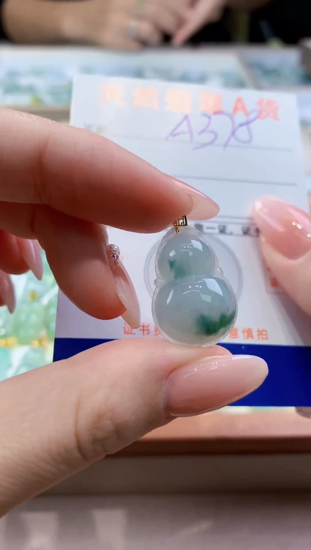 颈饰18K金镶嵌翡翠天然缅甸a货翡翠