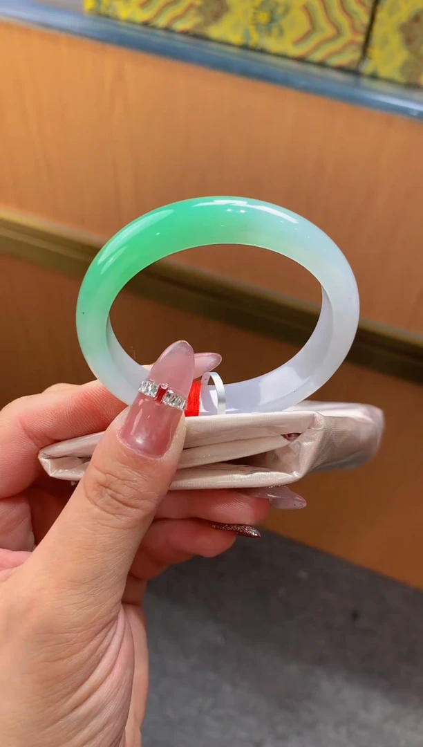 未镶嵌手镯翡翠-F56-贵妃50.1