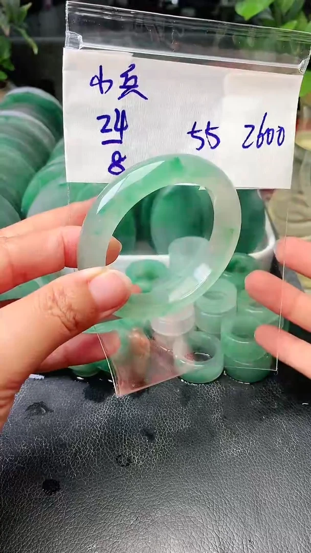 定制石英质玉（非洲翠）小*手镯