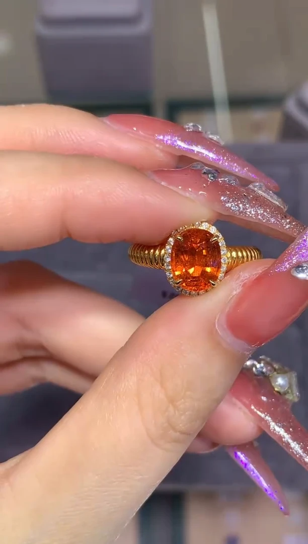 18K金镶嵌戒指石榴石（芬达石）3.15CT