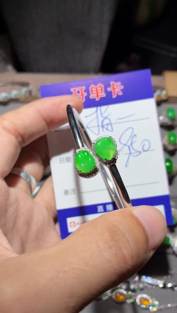 翡翠银S925镶嵌颈饰A****福 A指尖上的幸福