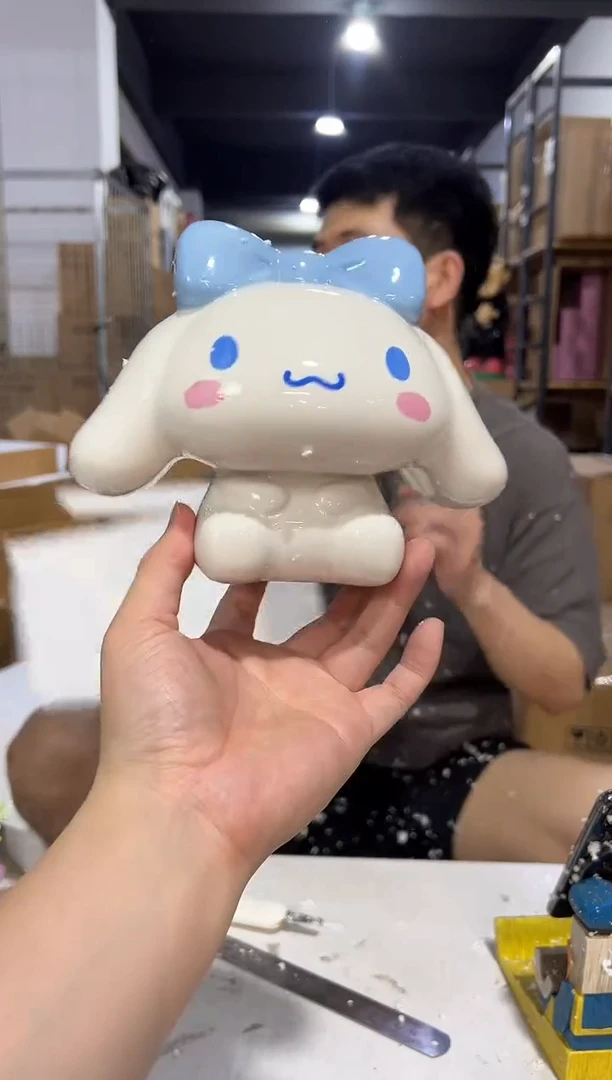 瓷片玉桂狗蹲坐笔筒