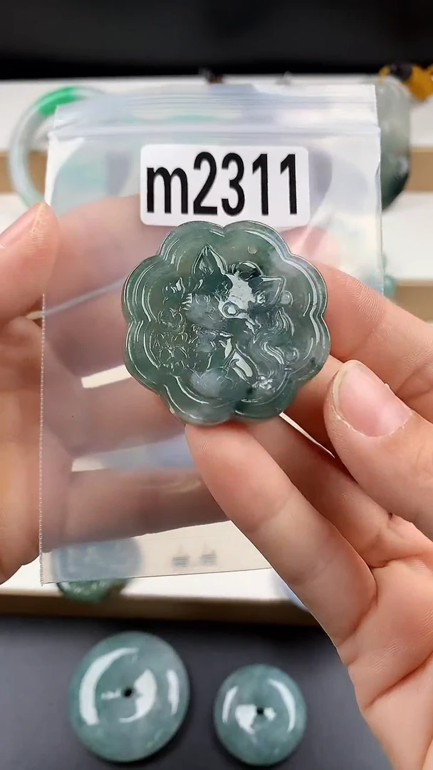 颈饰未镶嵌翡翠天然翡翠吊坠挂件