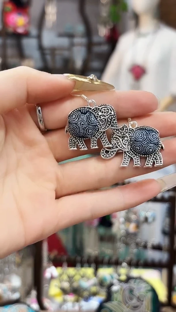 织绣云织瑶非遗老绣饰品060