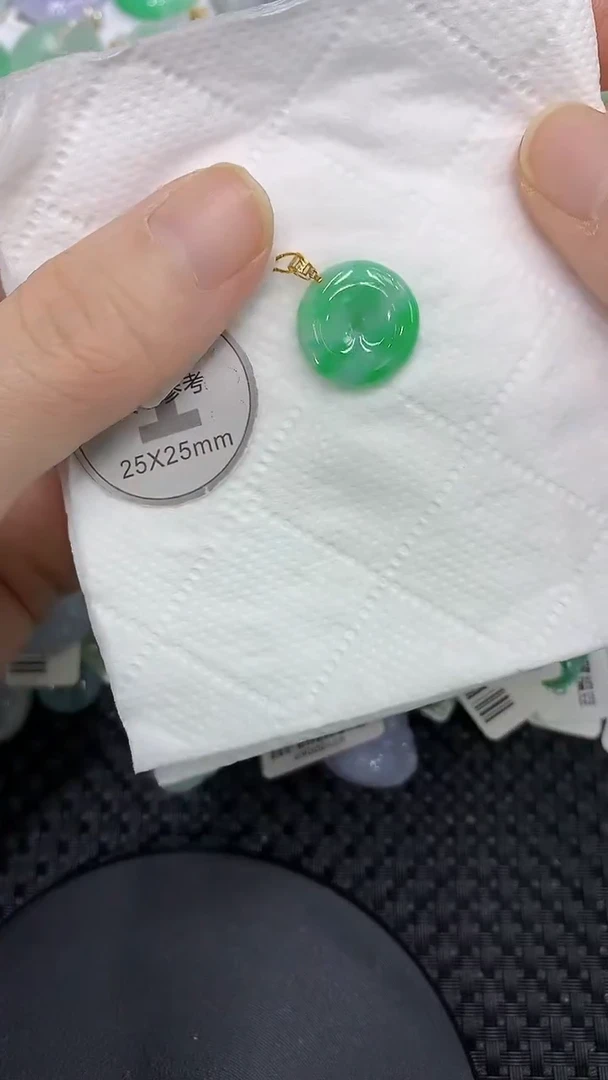 颈饰18K金镶嵌翡翠1111111111