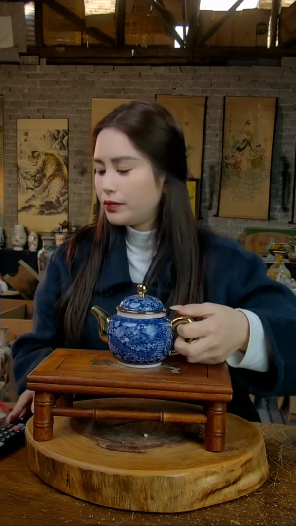 摆件陶冰梅龙纹描金壶