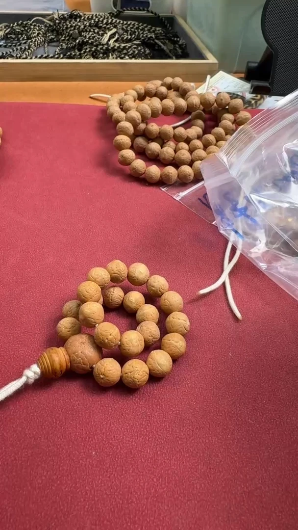 手串凤眼菩提实心10.MM 有裂