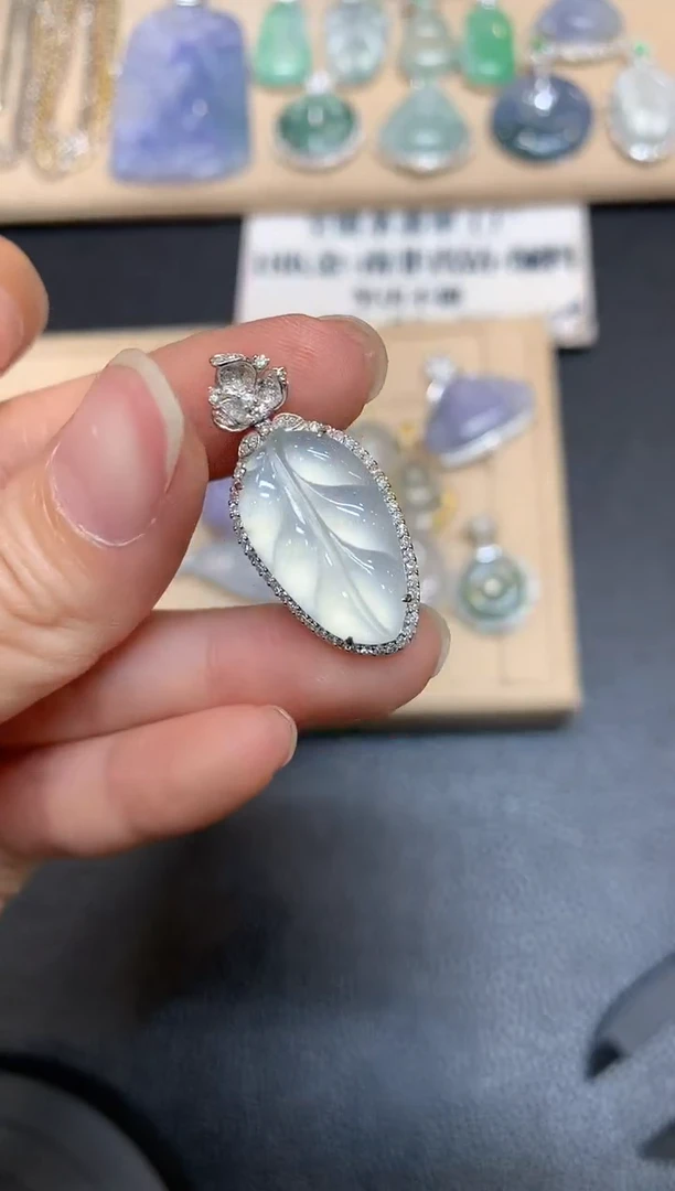 【闪购商品】翡翠颈饰18K金镶嵌树叶【无服务费