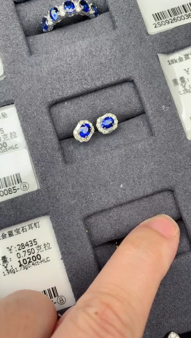 耳饰蓝宝石18K金镶嵌76分皇家蓝 BF