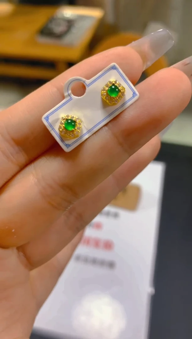 未镶嵌翡翠耳饰多样性发一