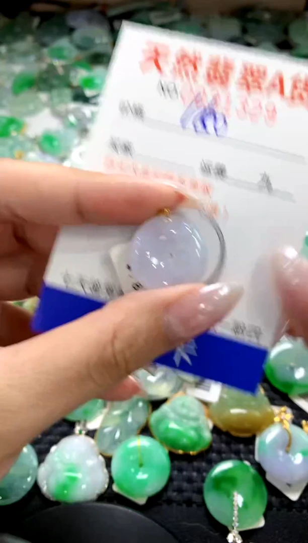 颈饰18K金镶嵌翡翠1111111111111111