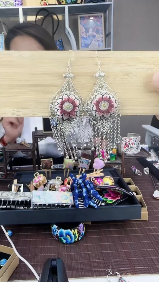 【闪购商品】织绣非遗手工刺绣耳环