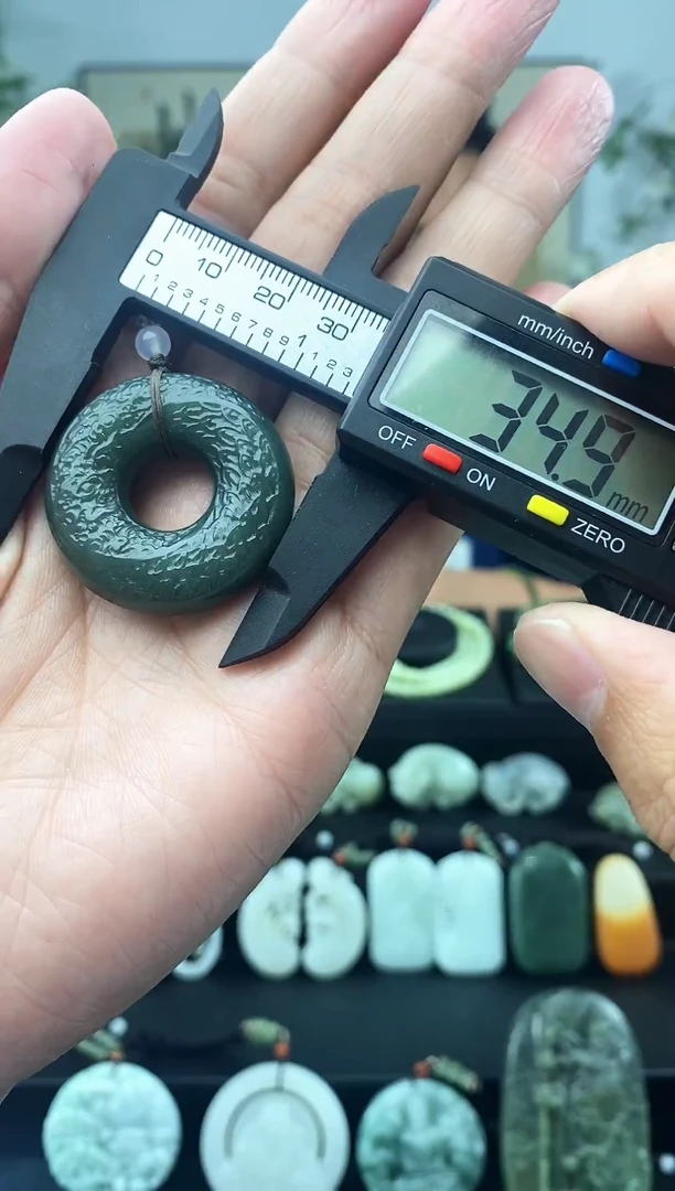 和田玉未镶嵌颈饰1