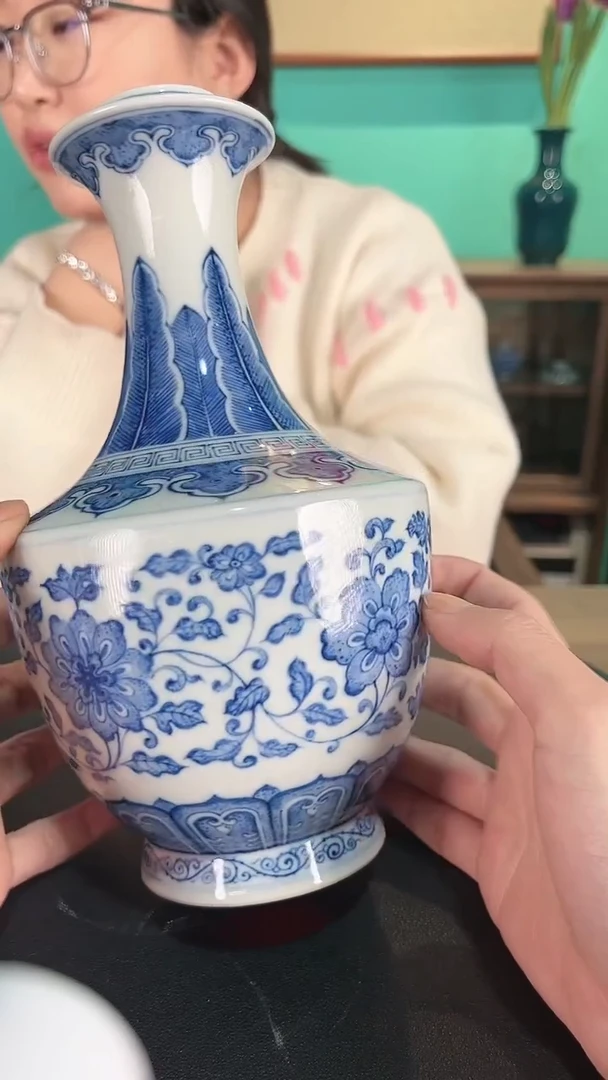 【闪购商品】杯一品德窑青花缠枝如意纹赏瓶