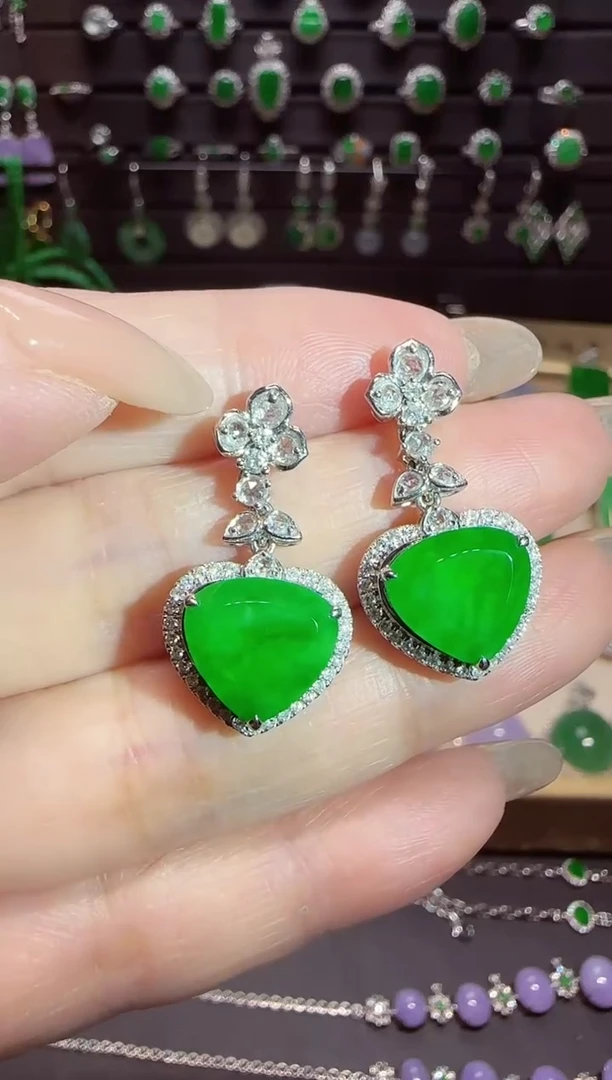 翡翠18K金镶嵌耳饰一