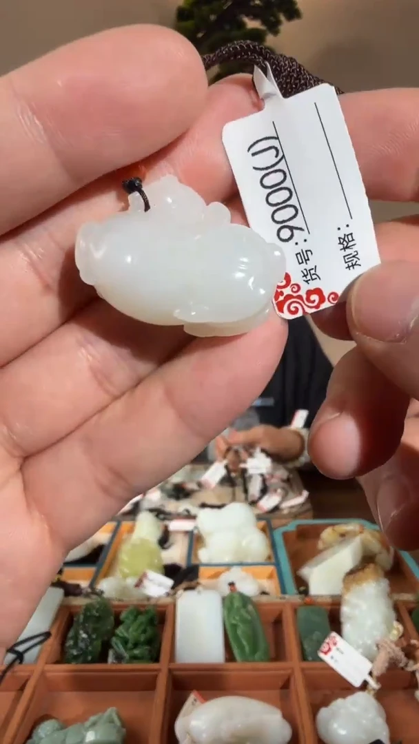 颈饰未镶嵌和田玉J