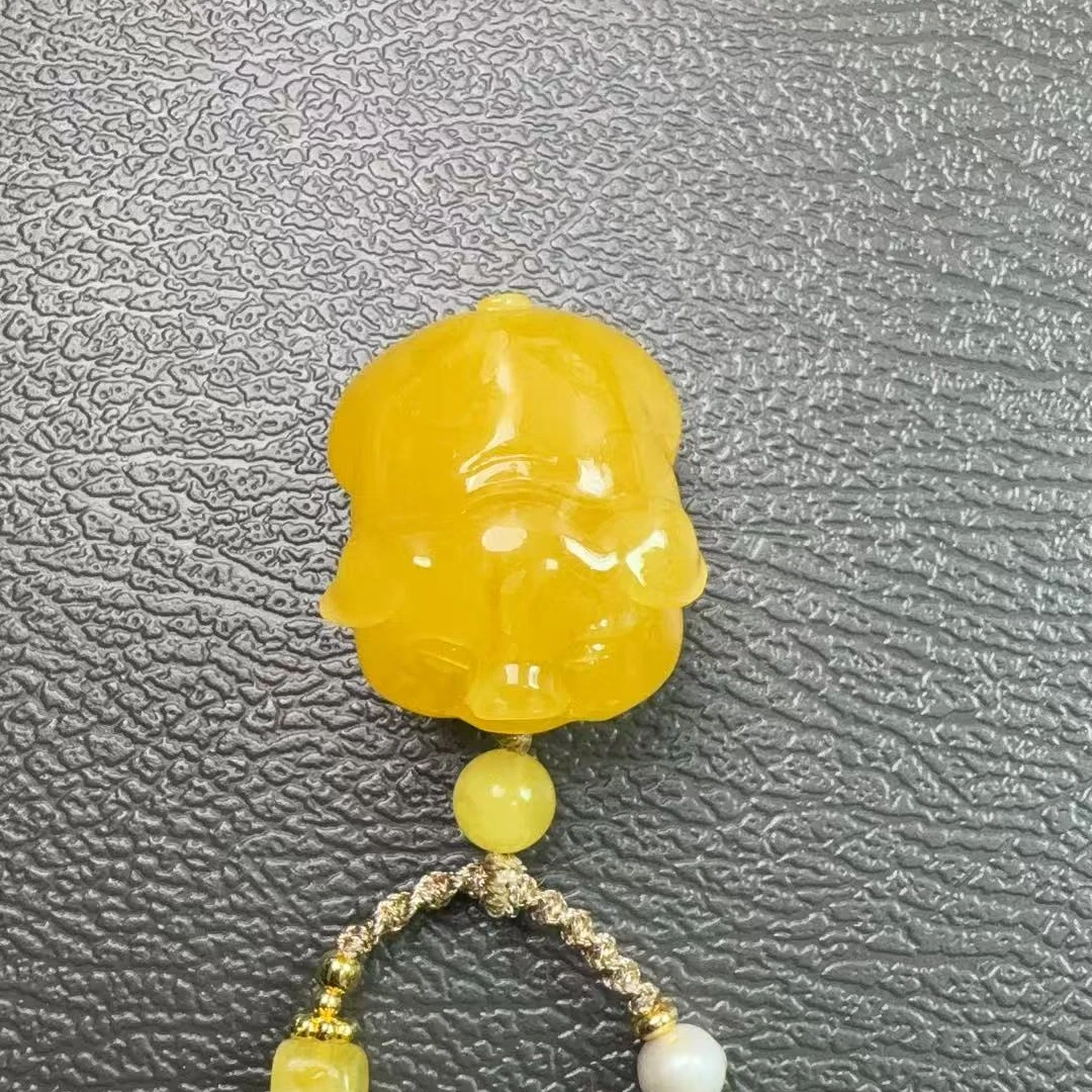 精品俄料鸡油黄雕刻件4