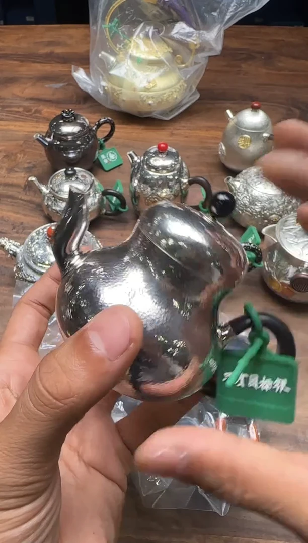 君****司呆坐 锤纹如意梨形壶
