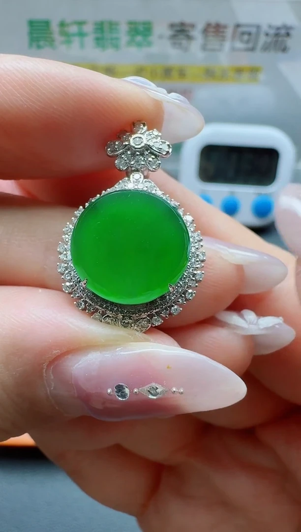 颈饰18K金镶嵌翡翠敏寄售回流，24小时鉴赏期