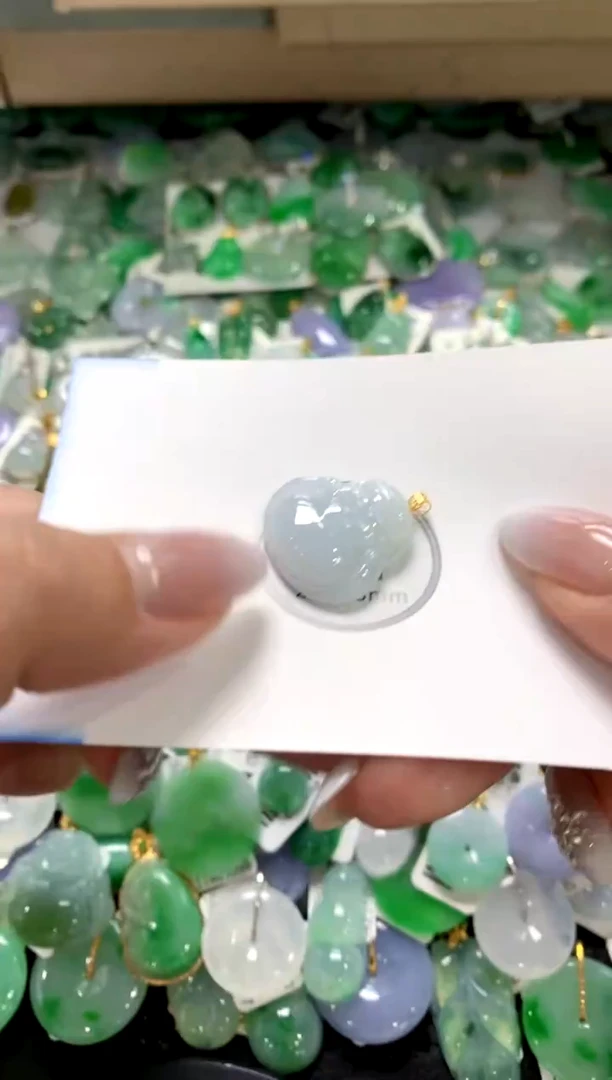 颈饰18K金镶嵌翡翠1111111111111111