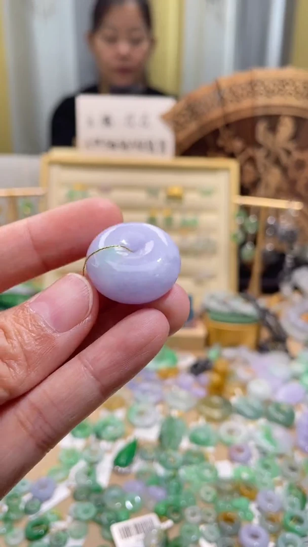 颈饰未镶嵌翡翠平安扣