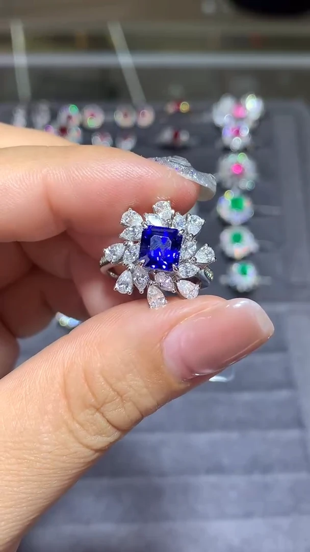 戒指蓝宝石18K金镶嵌2.38CT