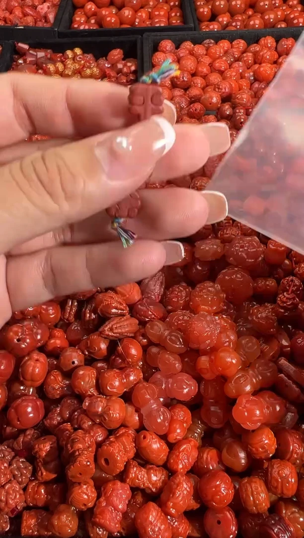 颈饰未镶嵌南红玛瑙1