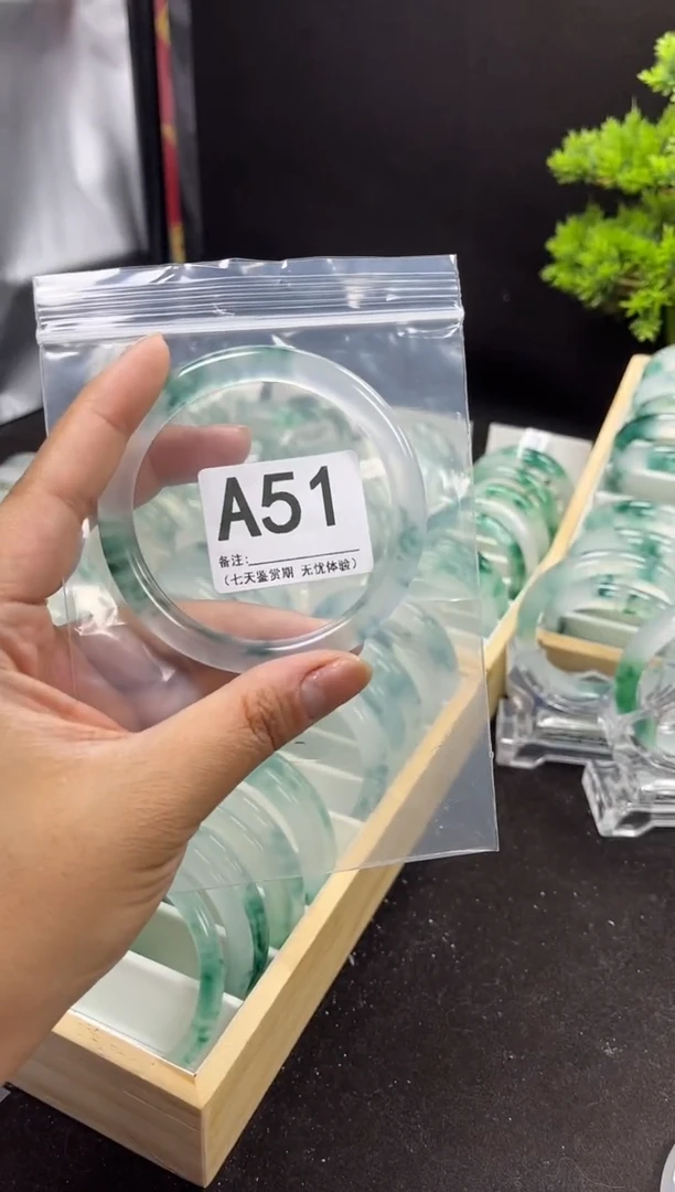 【闪购商品】石英岩玉手镯未镶嵌A51