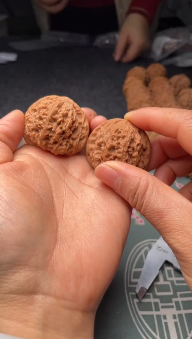 把件文玩核桃w86   龙洞玉    41尺