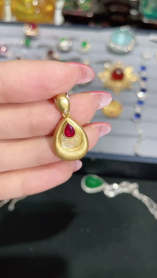 18K金镶嵌吊坠红宝石吊坠