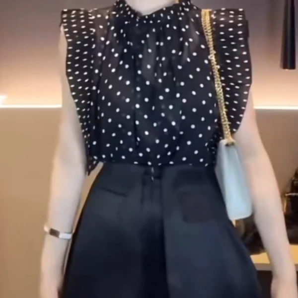 圆领常规款无袖宽松型T恤气质洋气夏季黑白背心法式露肩小衫